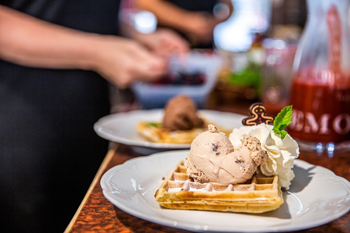 EISDIELE PFEFFERKUCHEN - Eis & Café am Schlossteich in Pulsnitz Photo 3
