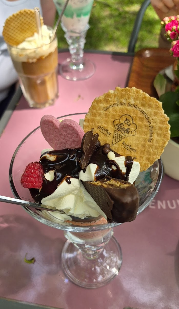 EISDIELE PFEFFERKUCHEN - Eis & Café am Schlossteich in Pulsnitz Photo 4