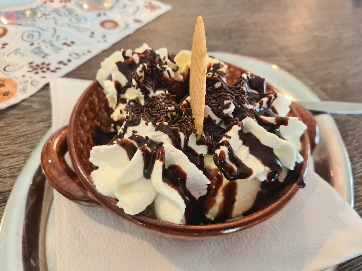 EISDIELE PFEFFERKUCHEN - Eis & Café am Schlossteich in Pulsnitz Photo 6