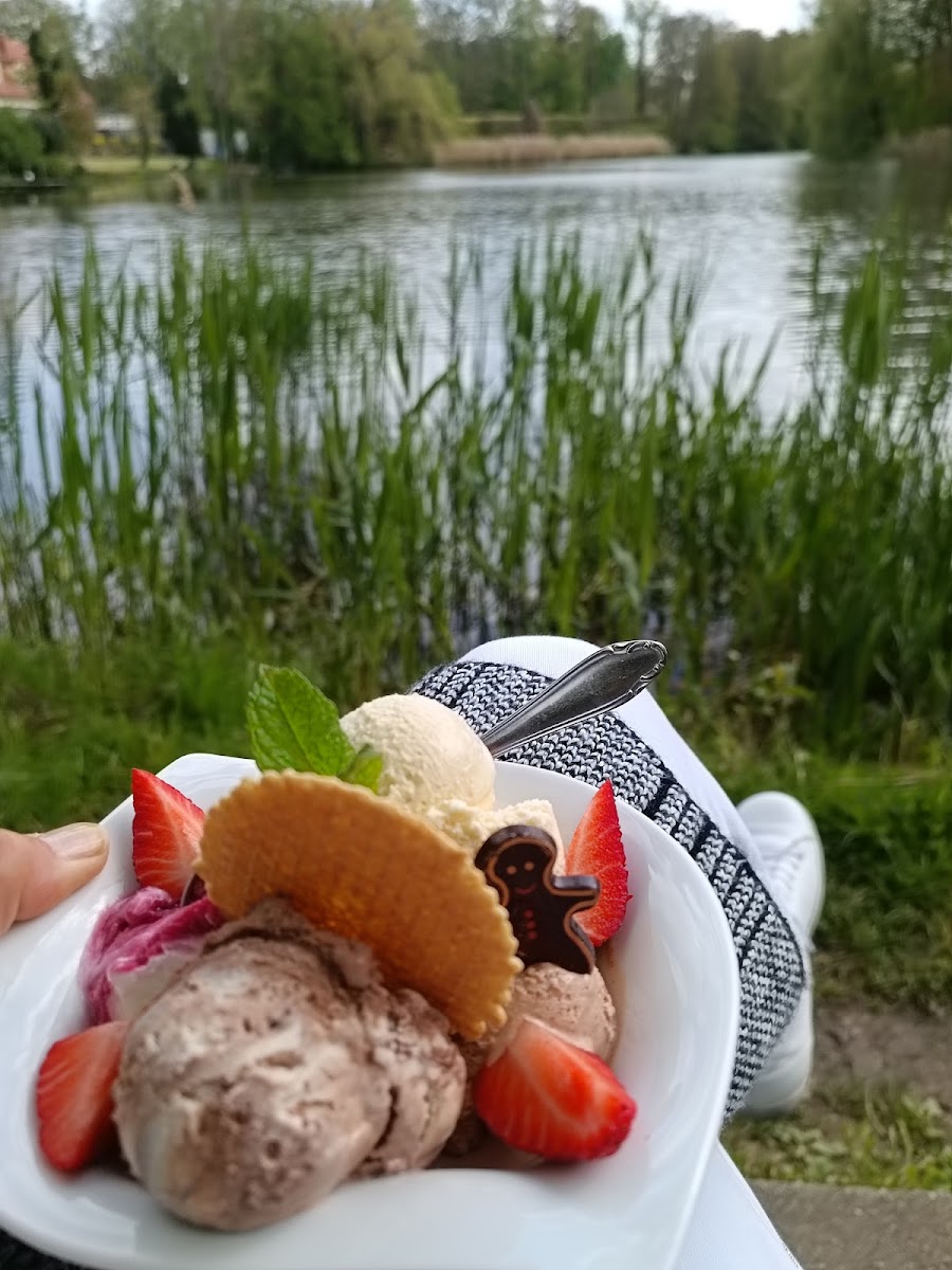 EISDIELE PFEFFERKUCHEN - Eis & Café am Schlossteich in Pulsnitz Photo 9