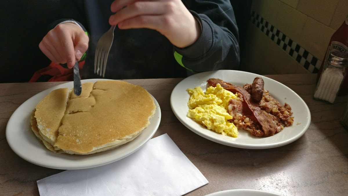 Shirley Airport Diner Photo 6