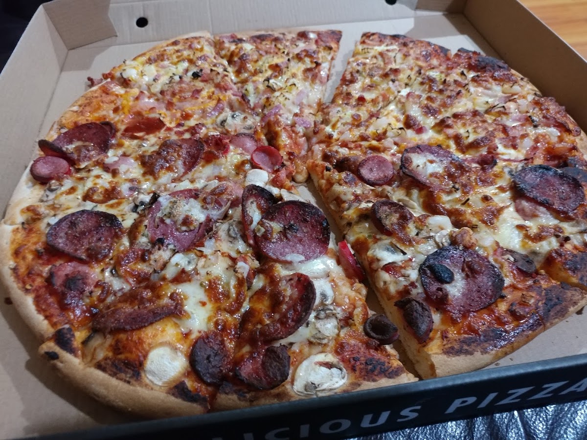 Romano's Pizzeria Photo 7