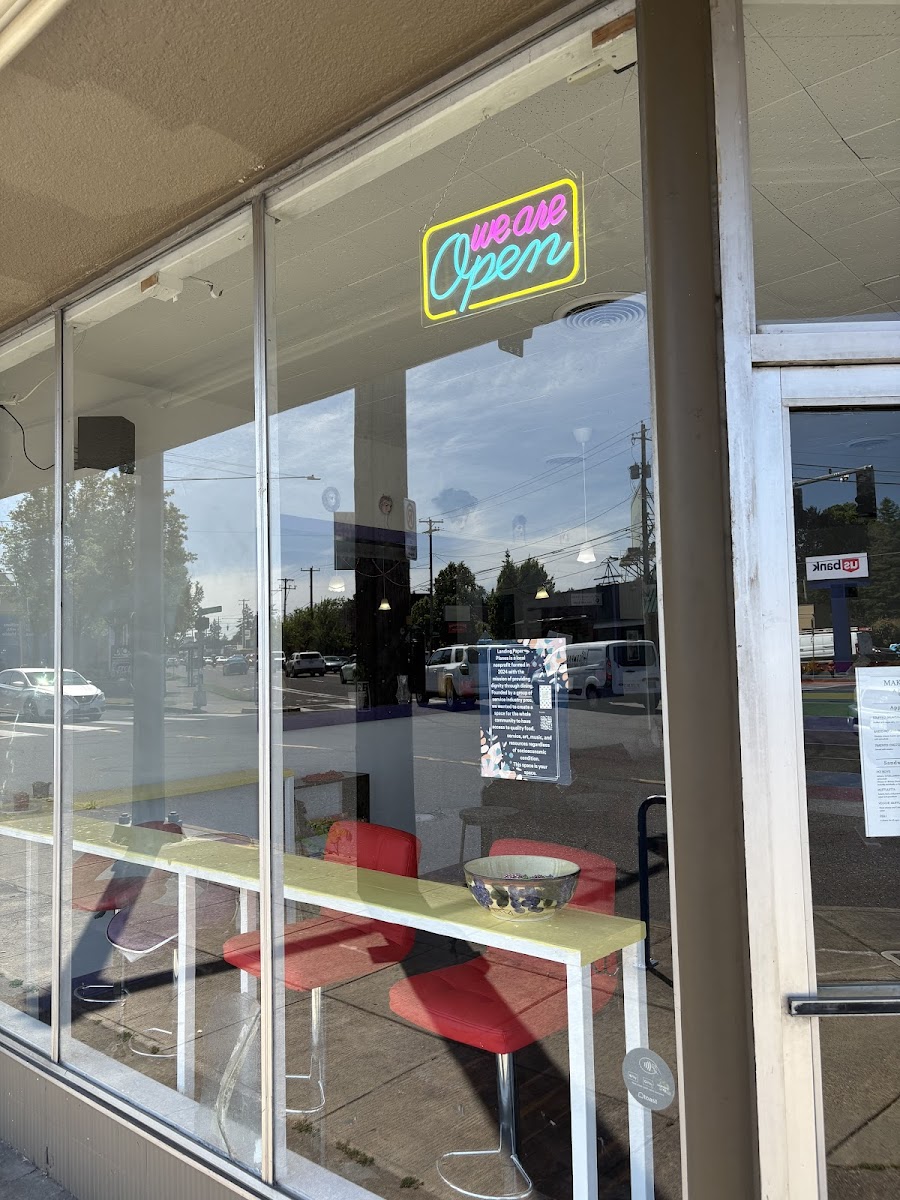 Makin' Groceries Cafe