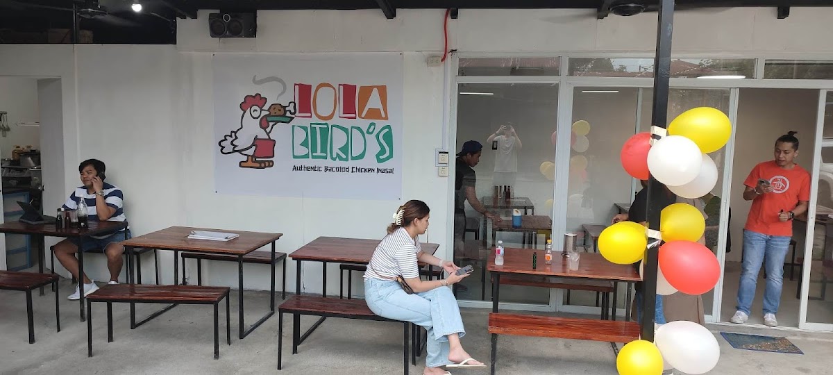 Lola Bird's Photo 3
