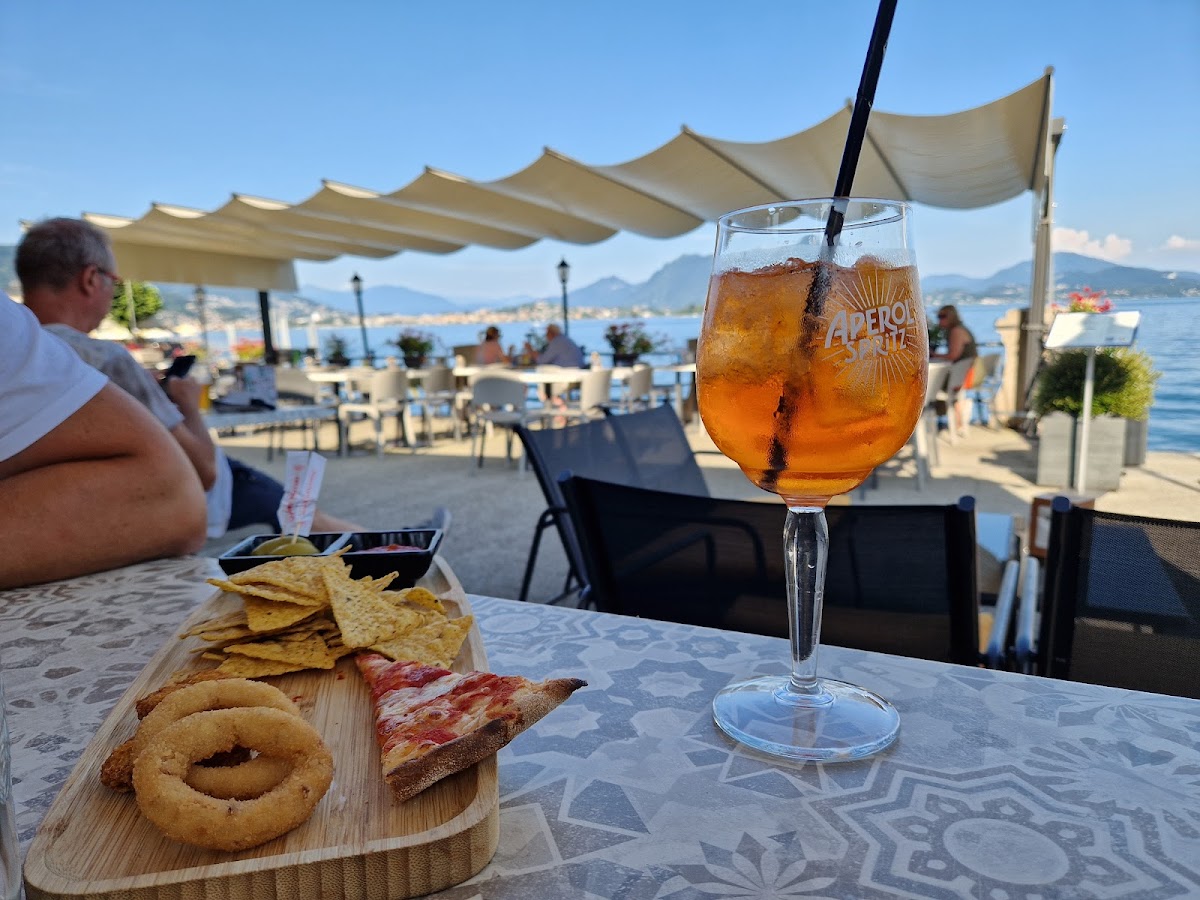 Miralago cocktail bar and food Photo 6
