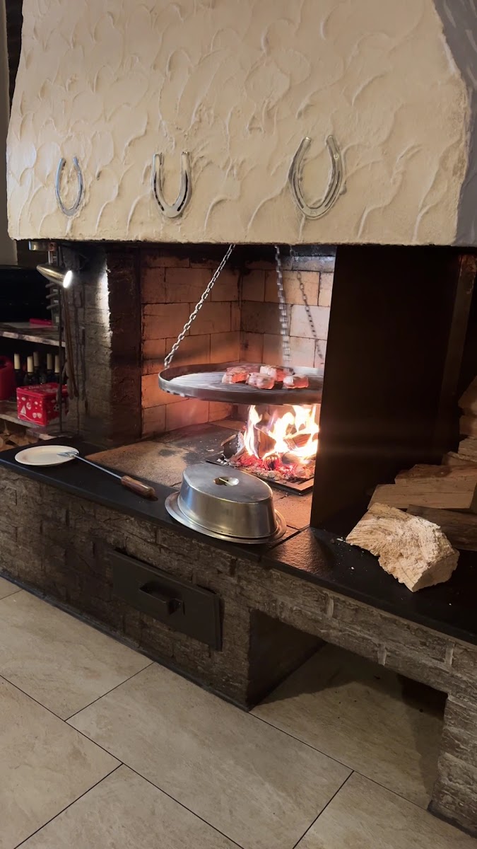 Rauchfang Steakhouse mit Feuer Photo 2