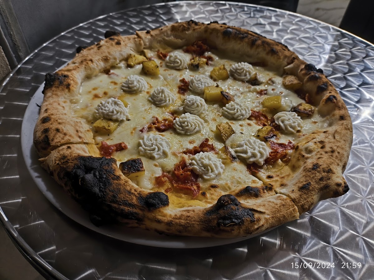 Pizzeria spaccanapoli Photo 3