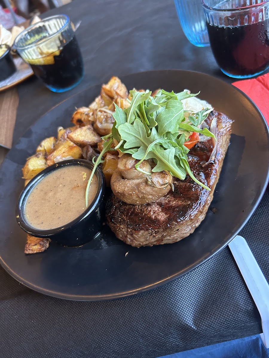 Tomahawks Restaurant Photo 4