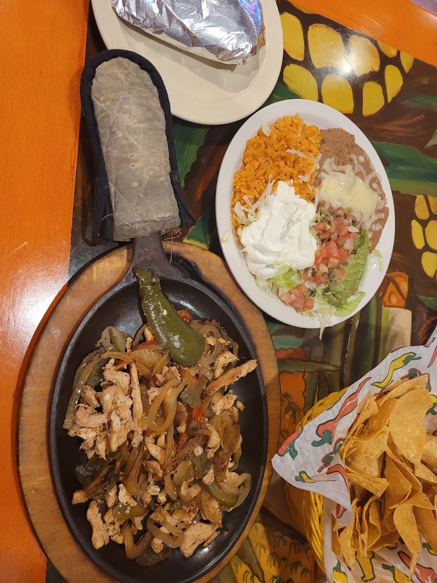 El Maguey Grill Mexican Restaurant Photo 3