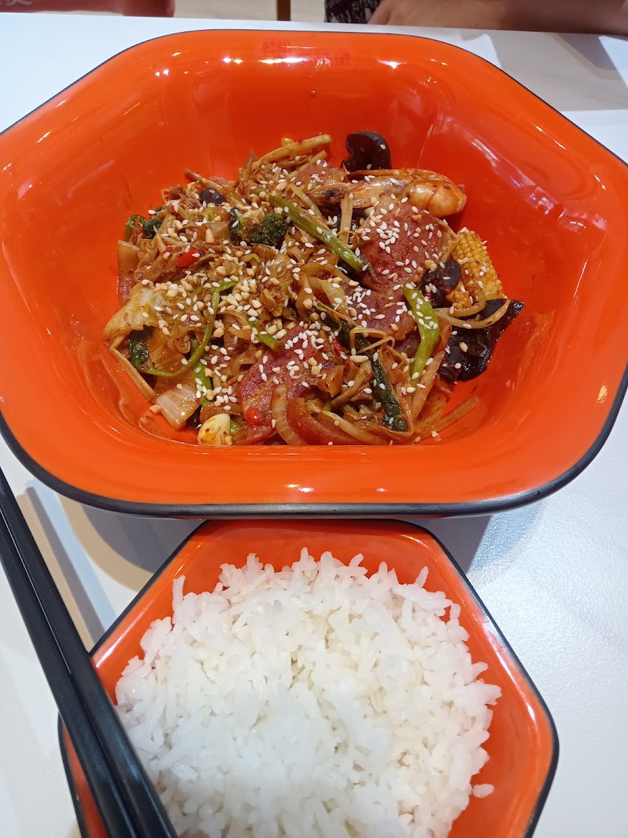 LIUJI MALATANG刘记麻辣烫 Photo 5