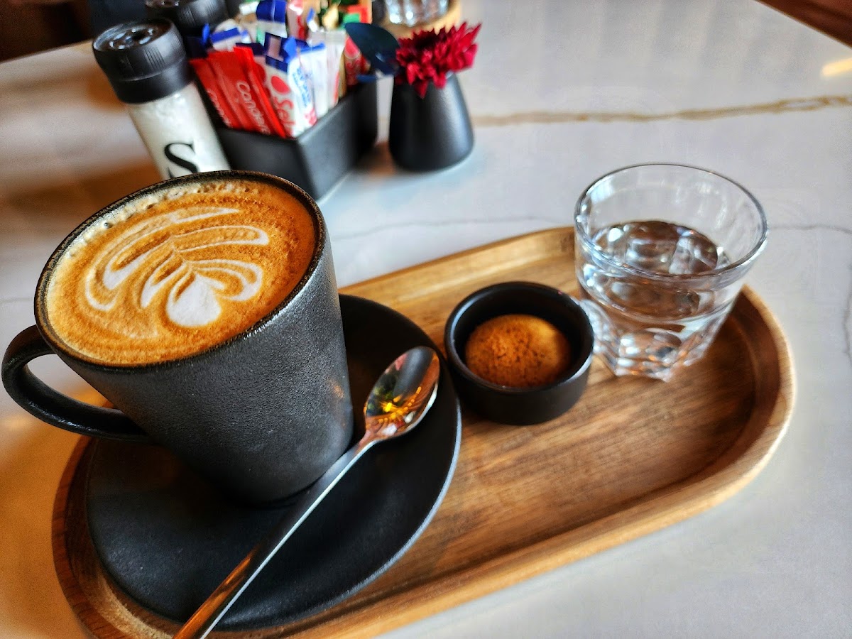 Flattery Cafe Photo 5