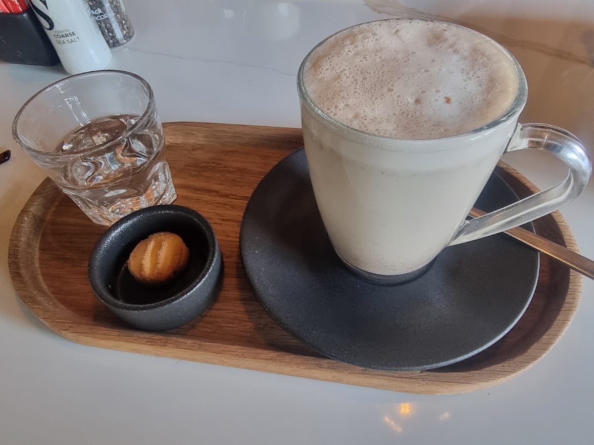 Flattery Cafe Photo 9