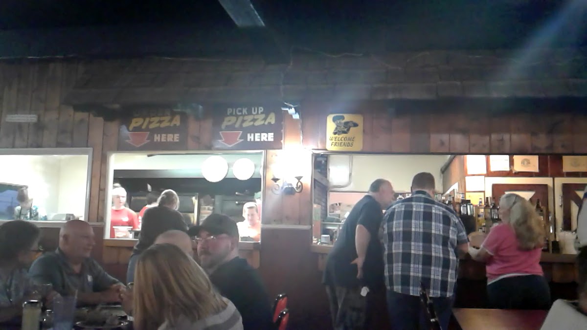 Bonnie & Clyde's Pizza Parlor Photo 2