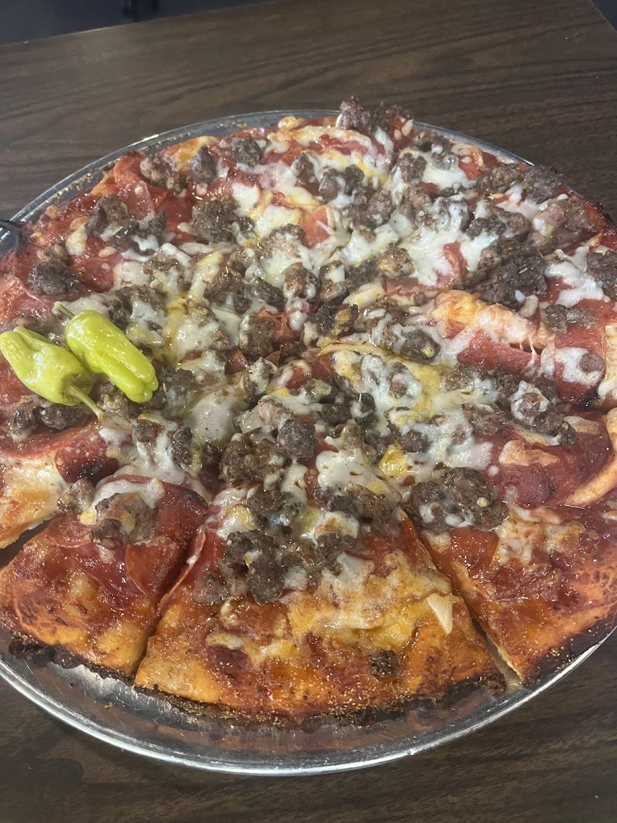 Bonnie & Clyde's Pizza Parlor Photo 4