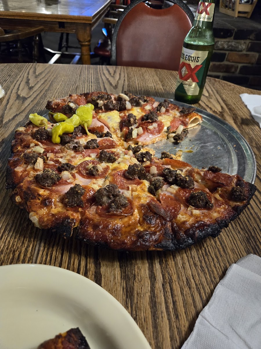 Bonnie & Clyde's Pizza Parlor Photo 8