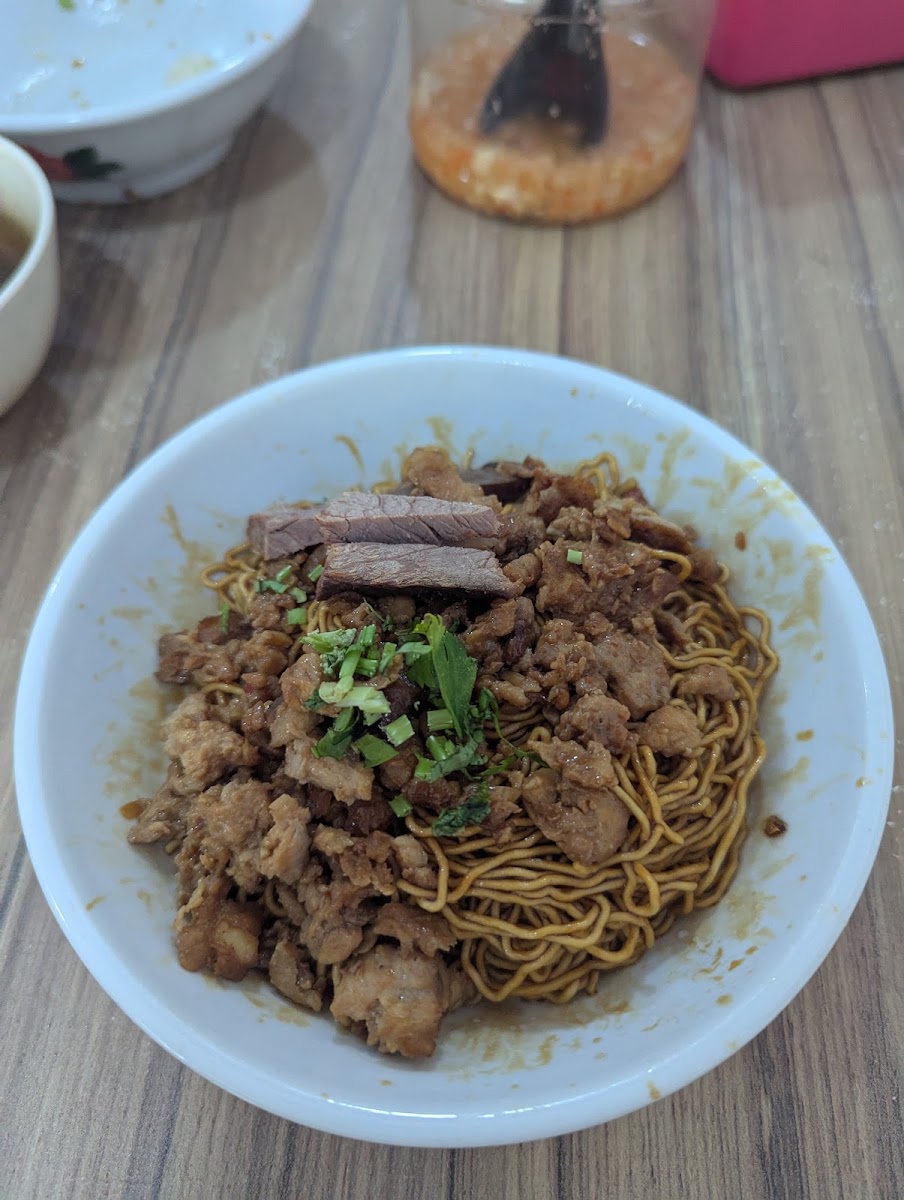 L.J Noodles Cafe Photo 2