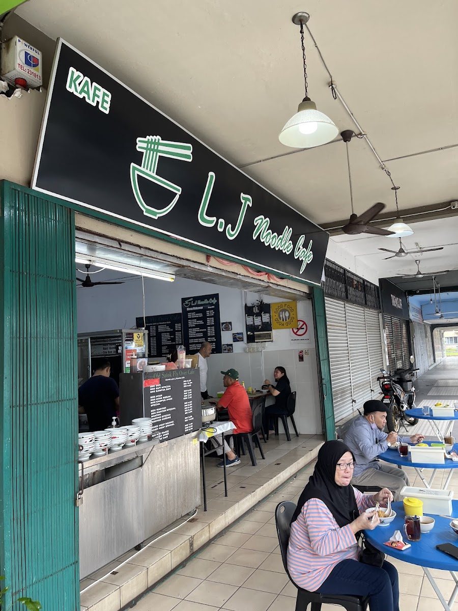 L.J Noodles Cafe Photo 3