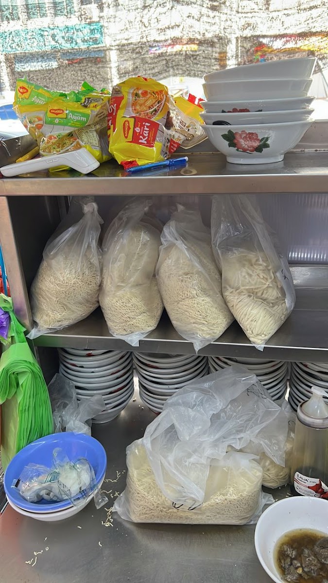 L.J Noodles Cafe Photo 8