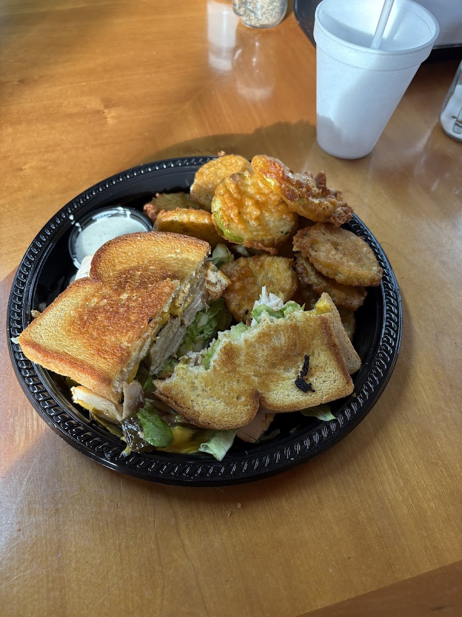 River Islands Country Store & Grill Photo 3