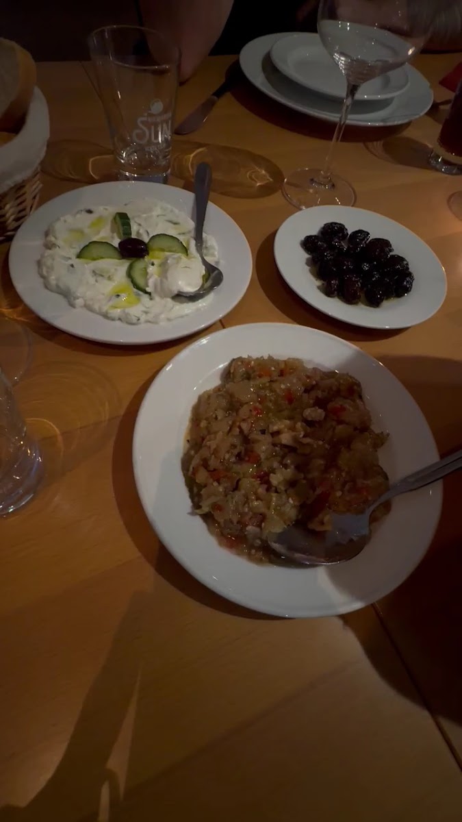 Laki im Club am Rhein e.V. Mediterrane Griechische Küche Photo 2