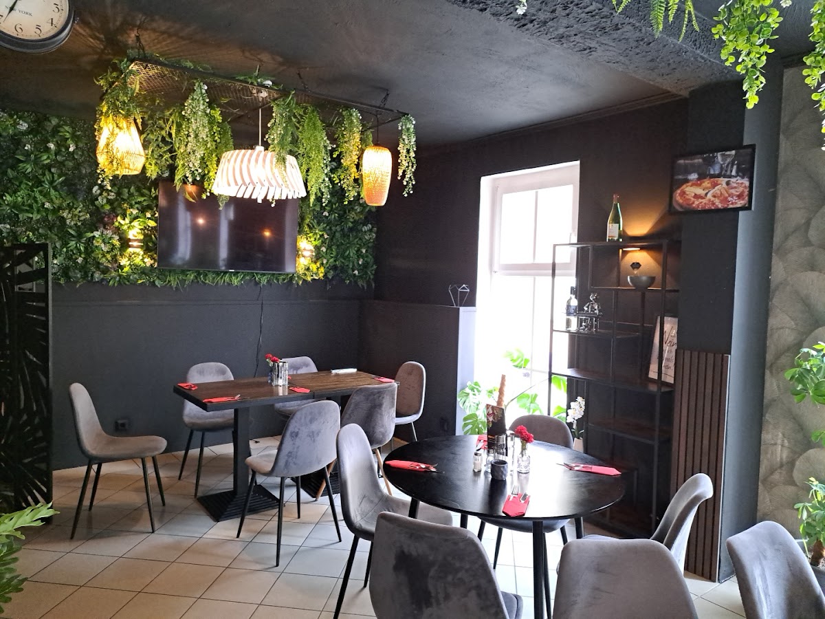 Divan Restaurant Cafe