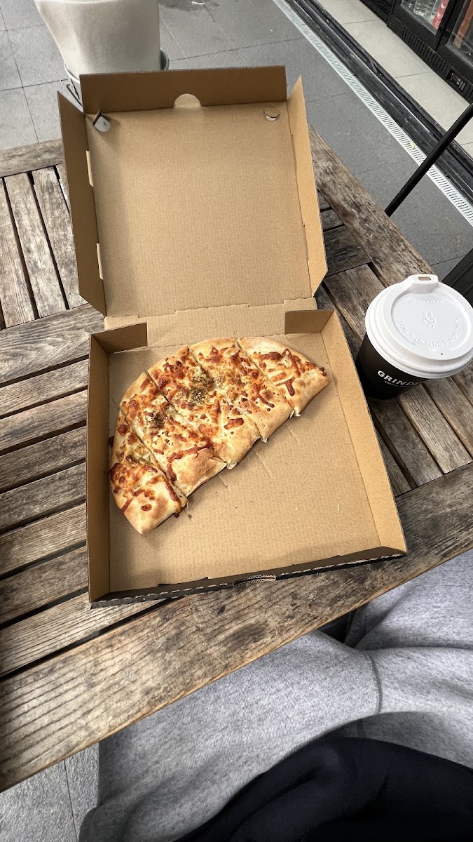 Skyrise pizza cafe Photo 9