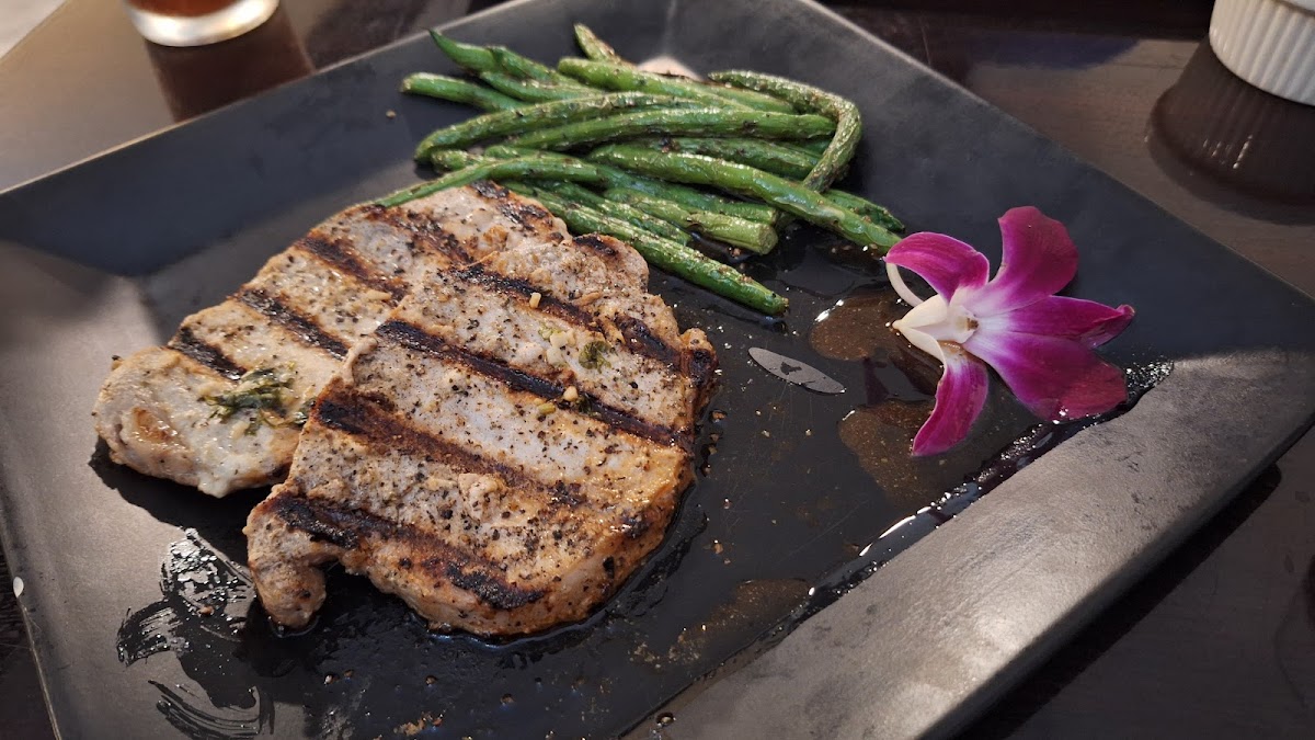 Southern Vine's Steakhouse Photo 7