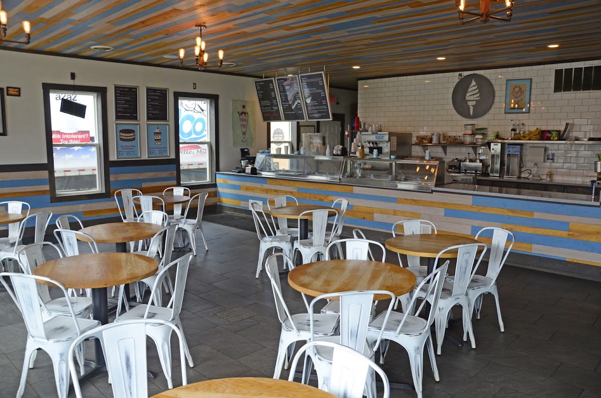 CreeMee Ice Cream Parlor Photo 3