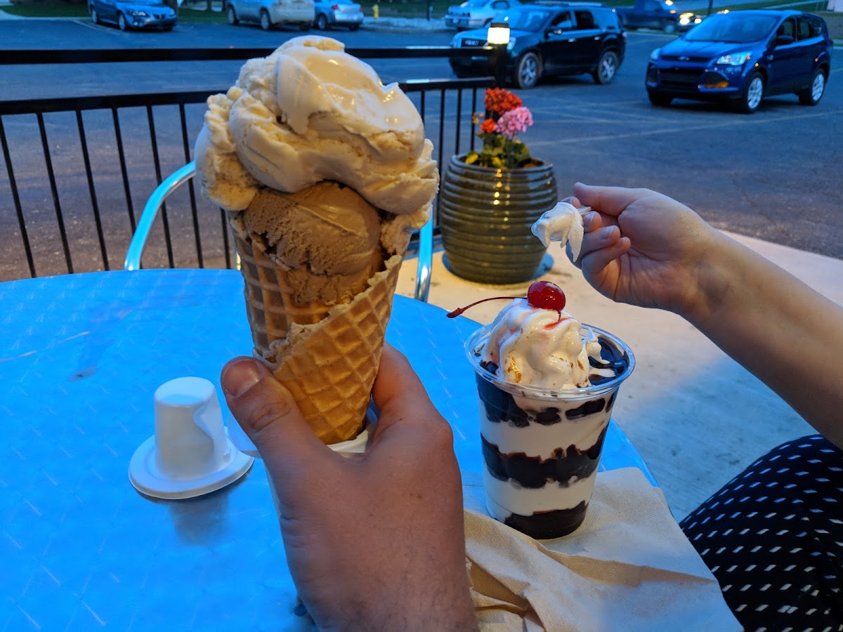 CreeMee Ice Cream Parlor Photo 5
