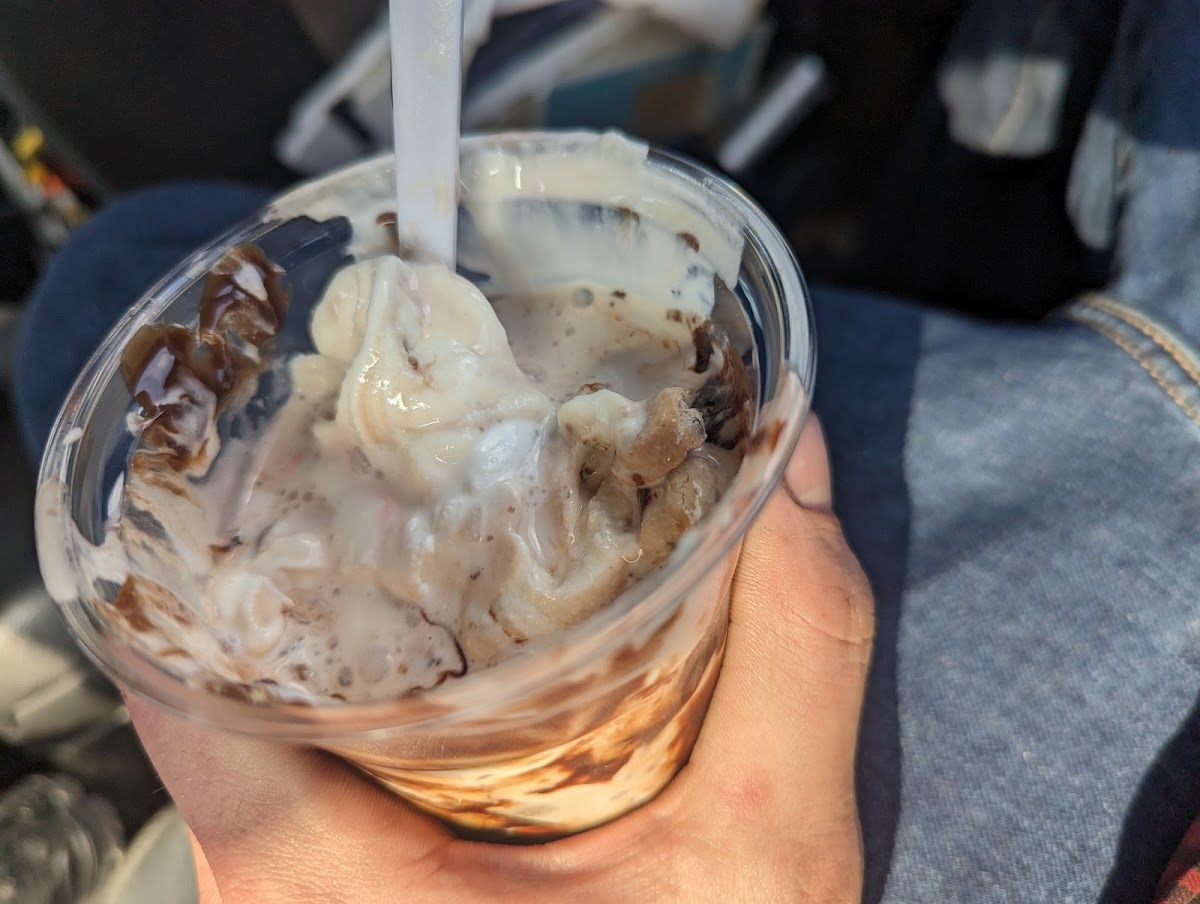 CreeMee Ice Cream Parlor Photo 6