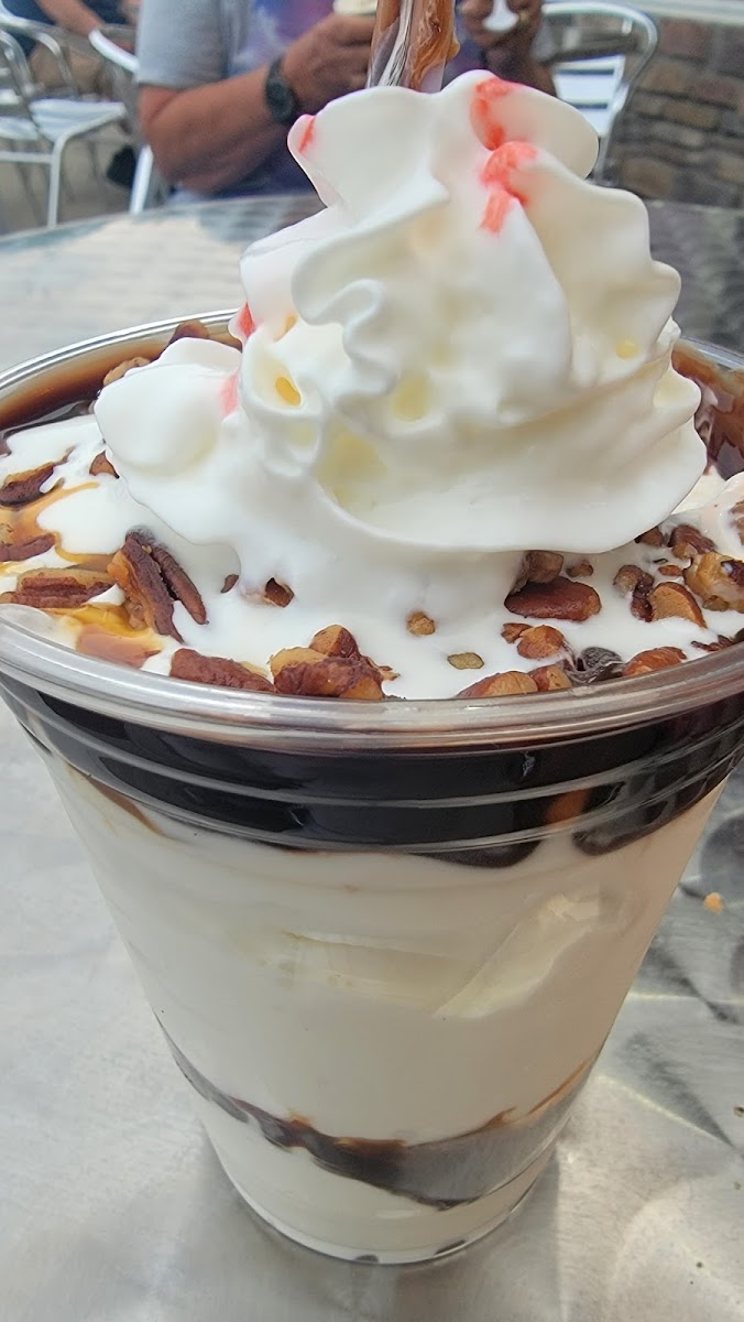 CreeMee Ice Cream Parlor Photo 7