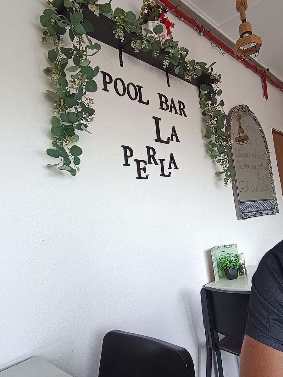 Pool Bar La Perla Photo 5