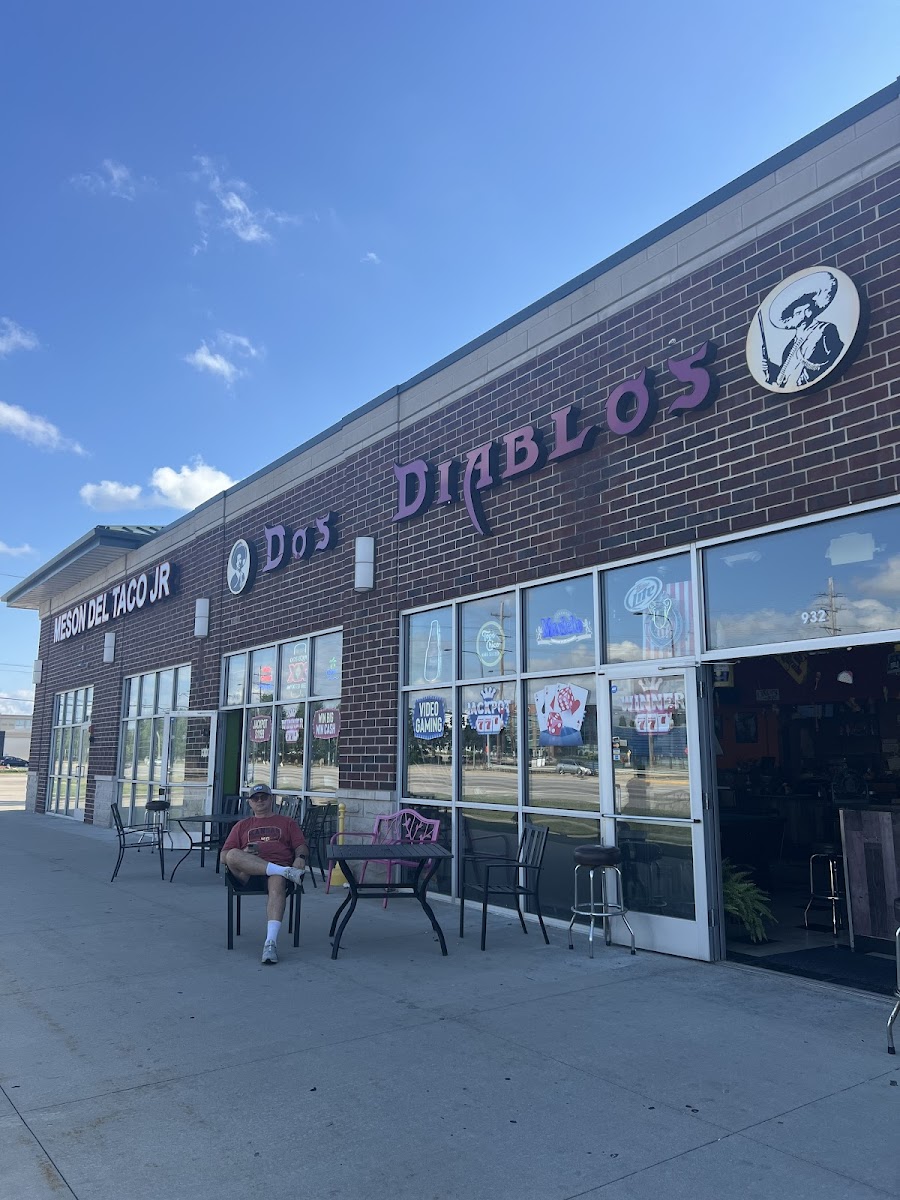 Dos Diablos Bar & Grill
