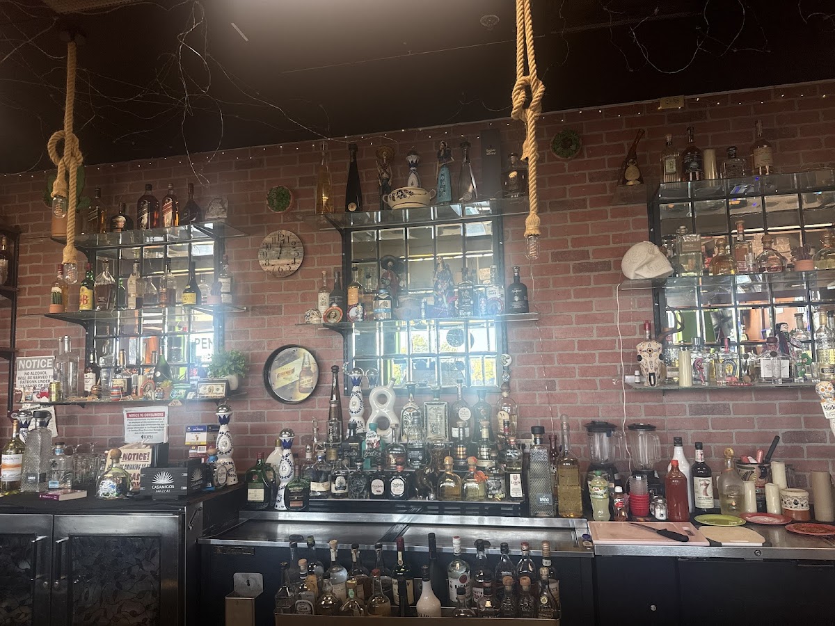 Dos Diablos Bar & Grill Photo 4