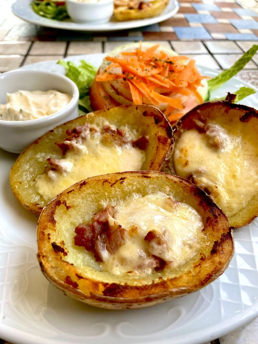 Tricky Ricky's Restaurant & Bar Photo 4