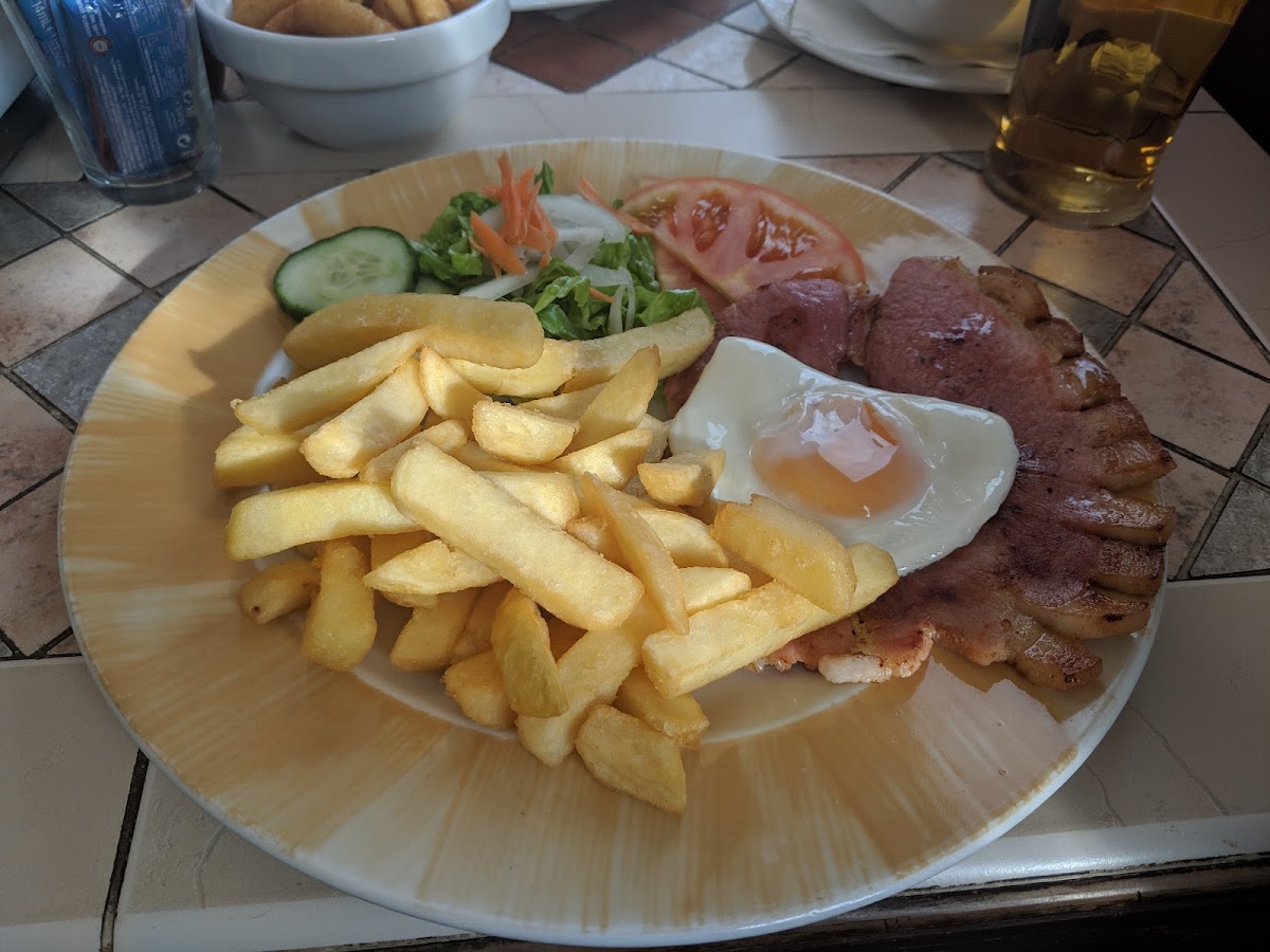 Tricky Ricky's Restaurant & Bar Photo 8