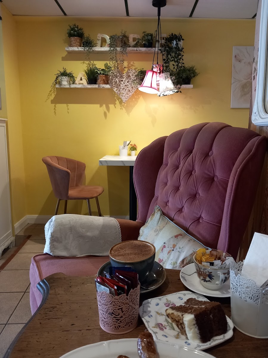 Mollies Coffee Shop Photo 4