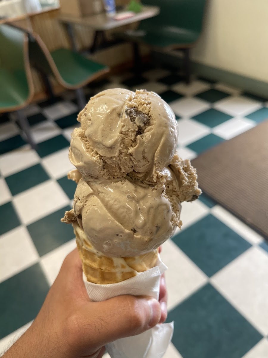 Mikie's Ice Cream & Green Cow Photo 6