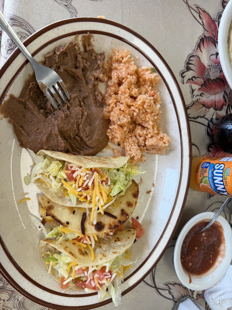 LAS COMADRES RESTAURANT Photo 2
