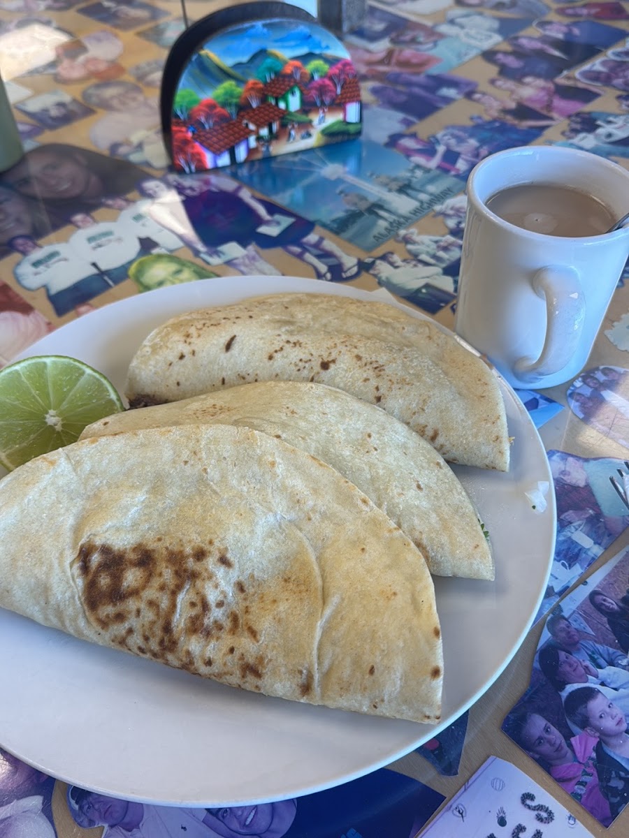 LAS COMADRES RESTAURANT Photo 3