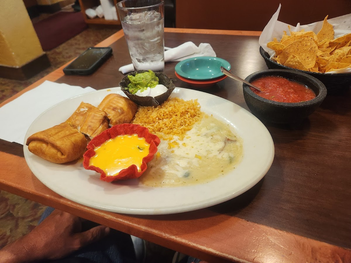 Plaza Restaurant & Bar Photo 5