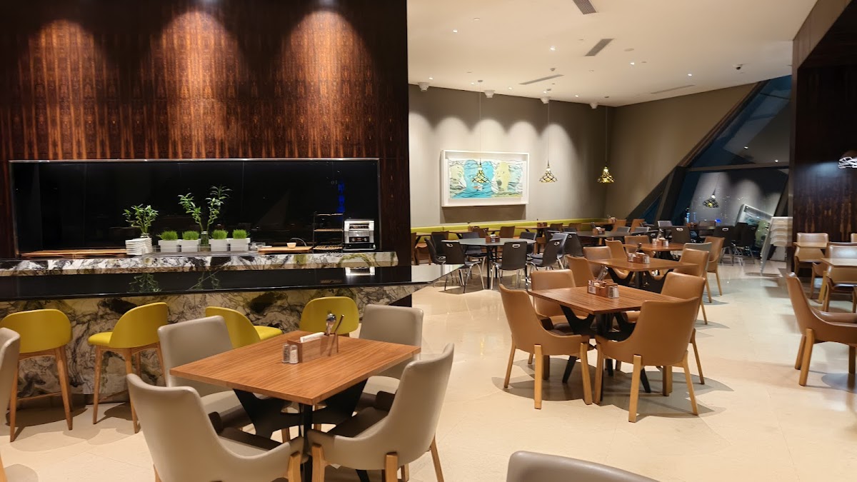 TRACE Restaurant and Bar Photo 3