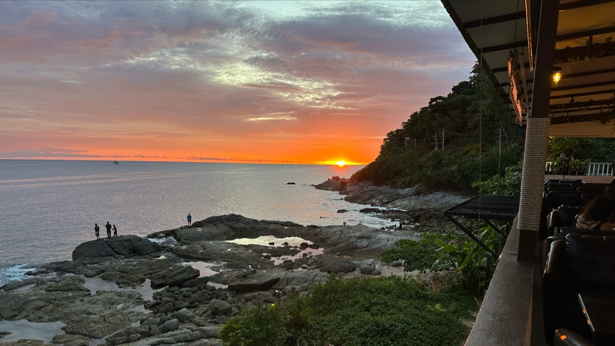 On The Rock Bar & Restaurant Photo 4