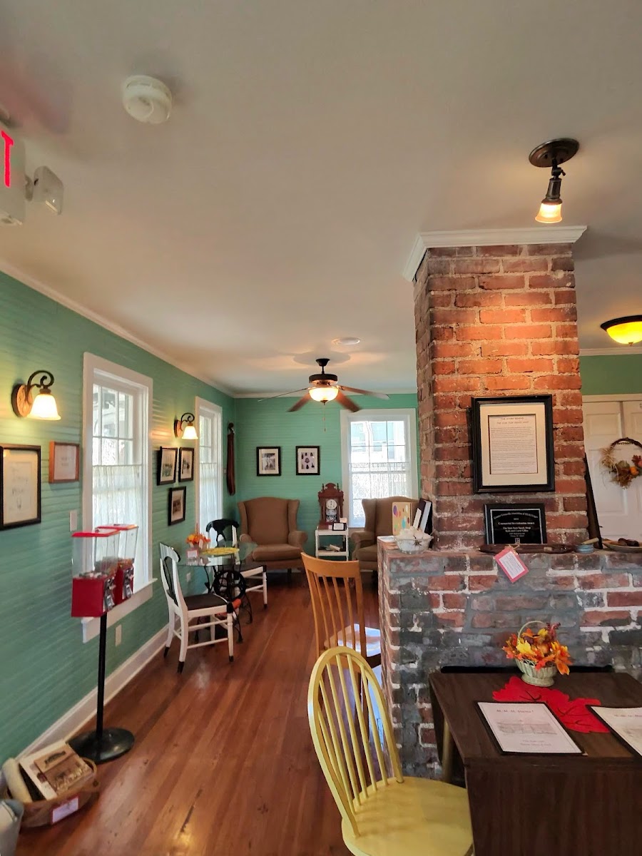 Yum-Yum Snack Shop & Cafe Photo 4