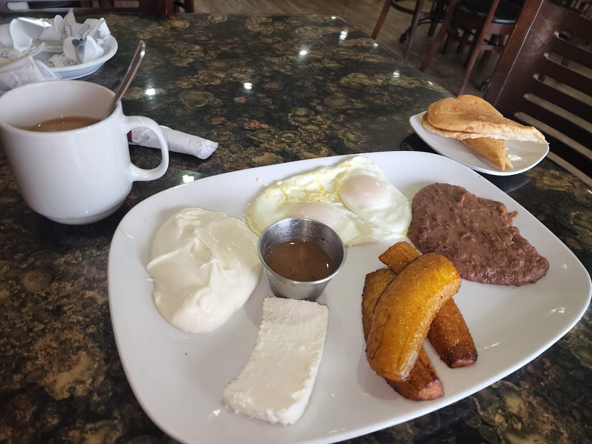 Comida Salvadoreña Photo 6