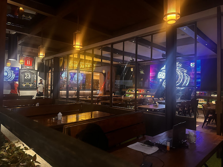 THE GRTAND SOUTH HOUSE ( Taproom 22, The Lobby & Embassy Social Bar )
