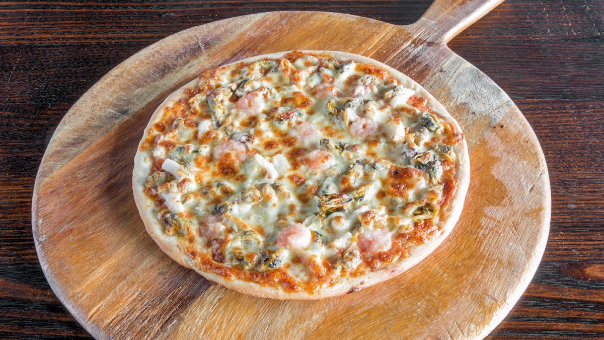 Roundabout Pizza Photo 9