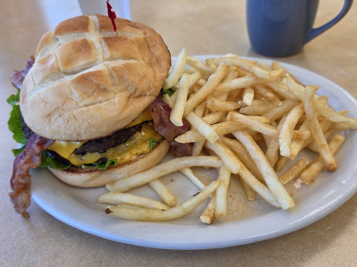 Voyager Restaurant Photo 4