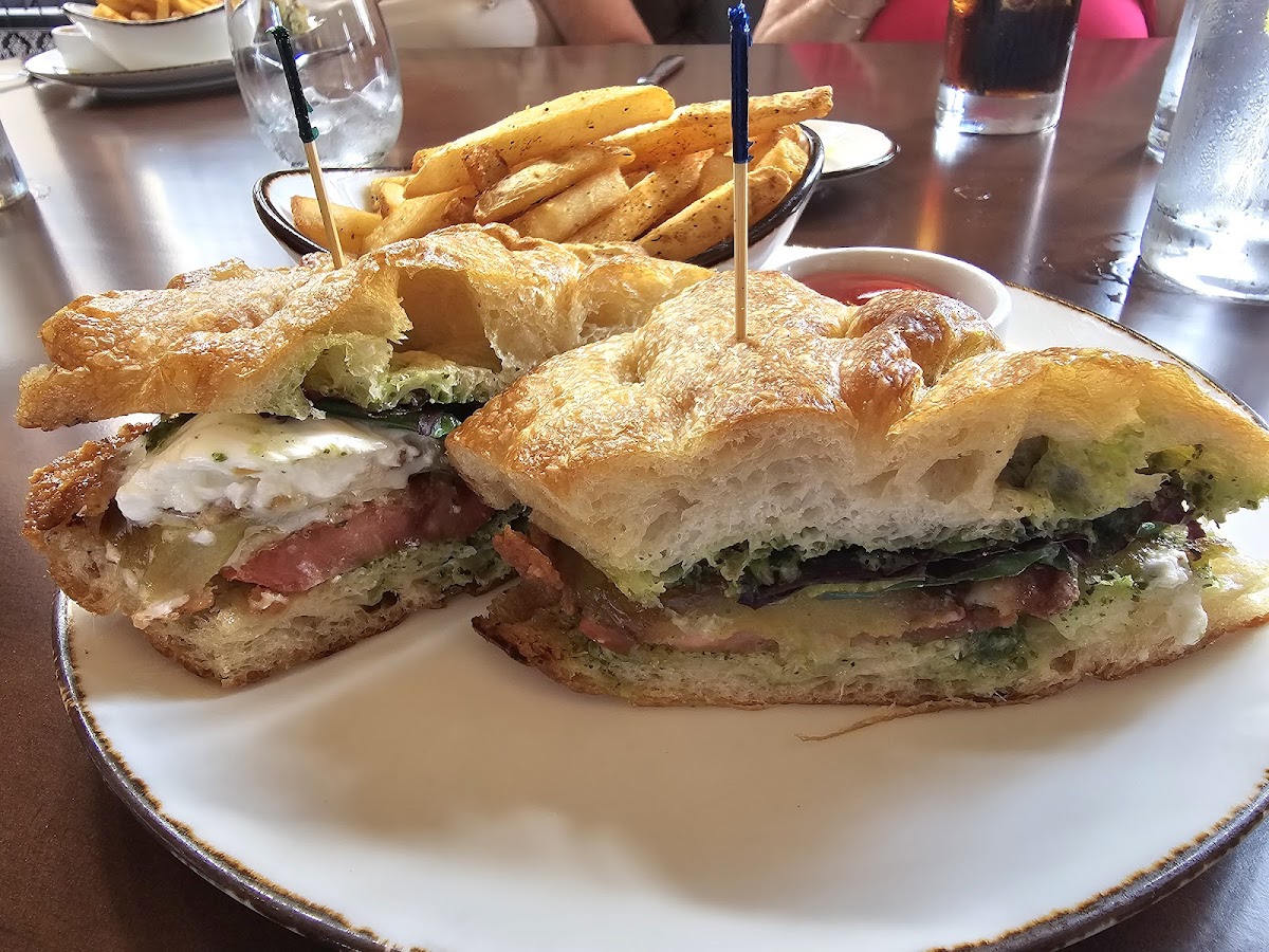 Shirley's Bar & Restaurant Photo 5