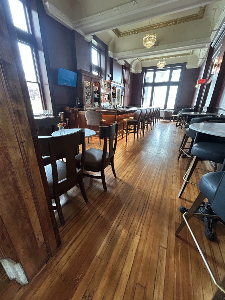 Shirley's Bar & Restaurant Photo 7